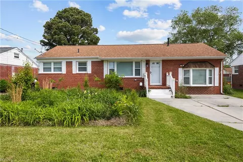 15 Eastlawn Dr, Hampton, VA 23664