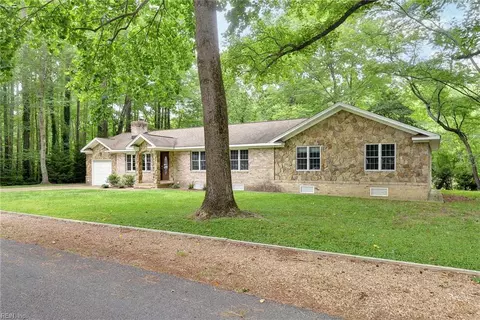 315 Riverside Dr, Yorktown, VA 23692