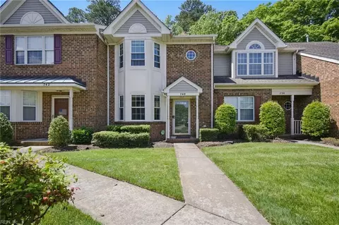 740 W Lake Cir, Chesapeake, VA 23322