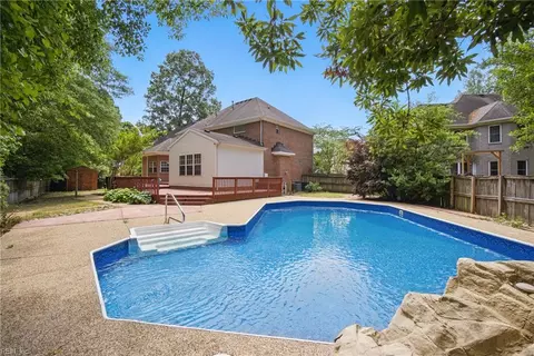 1733 Swan Lake Cres, Chesapeake, VA 23321