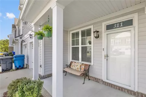 311 Sikeston Ln, Chesapeake, VA 23322