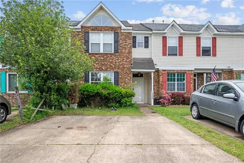 1222 Warwick Dr, Virginia Beach, VA 23453