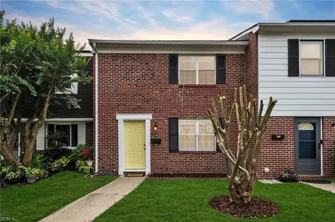 813 Hampstead Ct, Virginia Beach, VA 23462