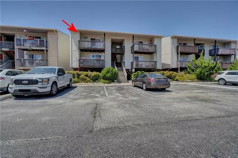914 W Ocean View Ave #201, Norfolk, VA 23503