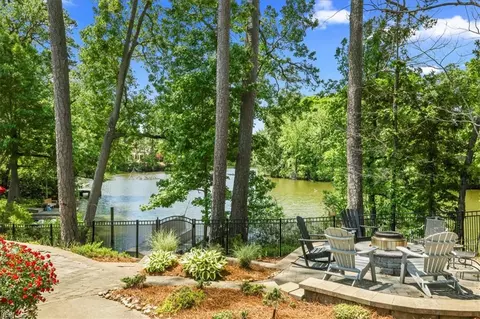 1301 Knights Bridge Ln, Virginia Beach, VA 23455