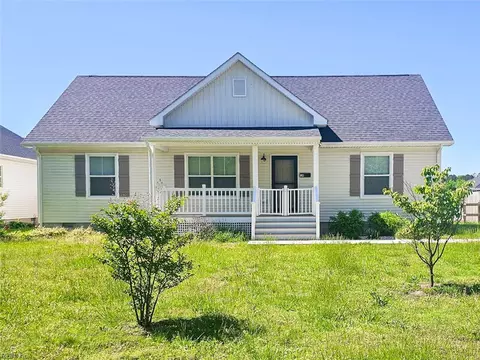14 Johnson St, Onancock, VA 23417