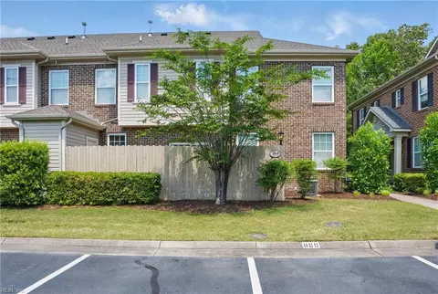 360 Holyoke Ln, Chesapeake, VA 23320