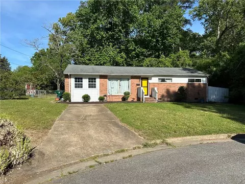 211 Nicewood Dr, Newport News, VA 23602
