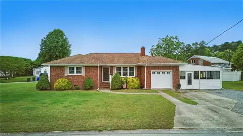 305 Edward Ave, Suffolk, VA 23434