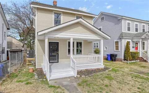 1752 Mathews Ter, Portsmouth, VA 23704