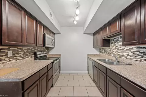 5607 Dodington Ct, Virginia Beach, VA 23462