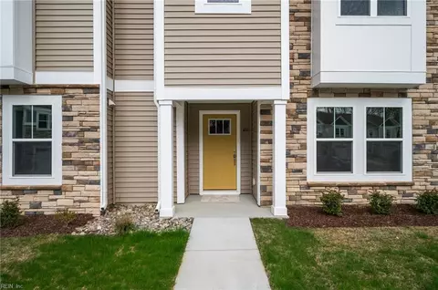 2020 Laycock Ln #102, Suffolk, VA 23435