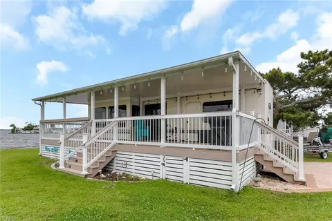 3665 Sandpiper Rd #5, Virginia Beach, VA 23456