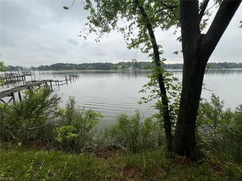 133 Dover Cir, Norfolk, VA 23505