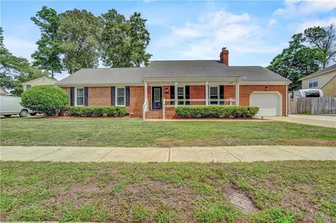 717 Baywood Trl, Chesapeake, VA 23323