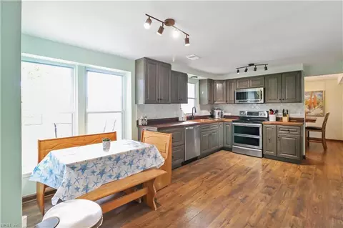 1133 Gauguin Dr, Virginia Beach, VA 23454