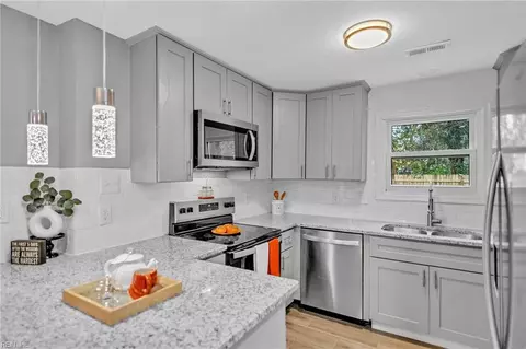 1233 25th St, Newport News, VA 23607