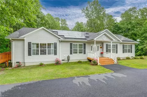 10402 Freewelcome Ln, Gloucester, VA 23061