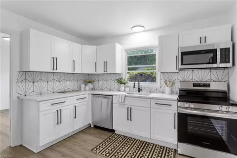 1304 Woodcrest Dr, Hampton, VA 23663