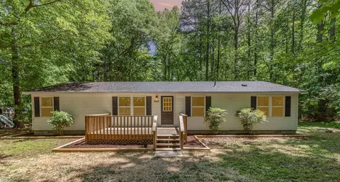 9099 Beasley Dr, Gloucester, VA 23061