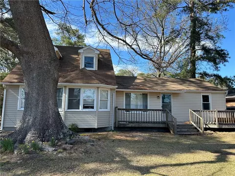 700 Cardover Ave, Chesapeake, VA 23325