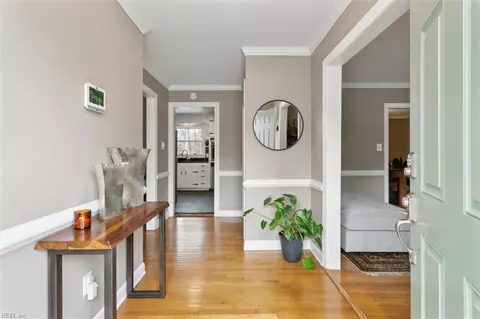 5 Cameron Dr, Newport News, VA 23606
