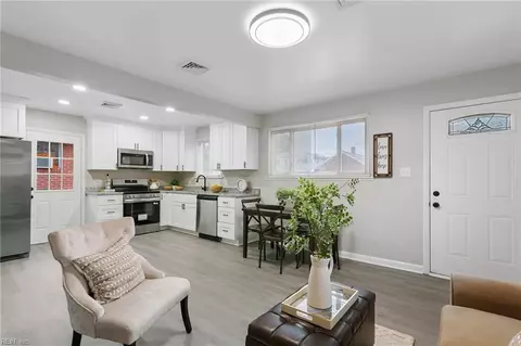 204 W Kelly Ave, Hampton, VA 23663