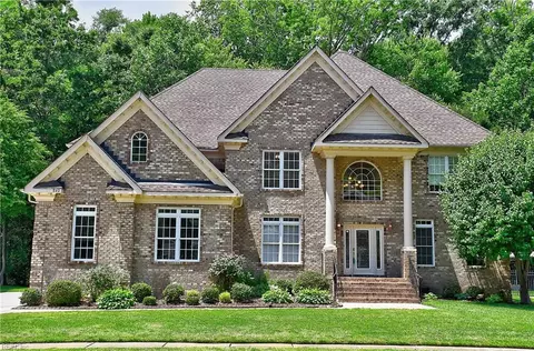 840 Forest Glade Dr, Chesapeake, VA 23322