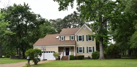 10 Thomas Dr, Poquoson, VA 23662