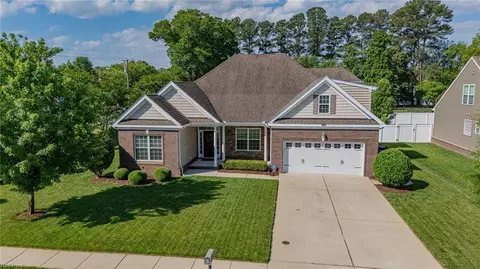 800 Chapel Hill Dr, Chesapeake, VA 23322