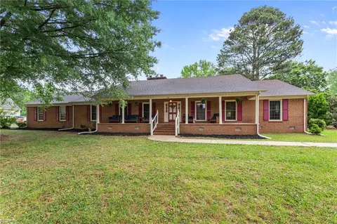 104 Beechwood Dr, Franklin, VA 23851