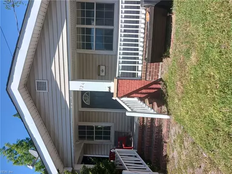 724 W 26th St, Norfolk, VA 23517