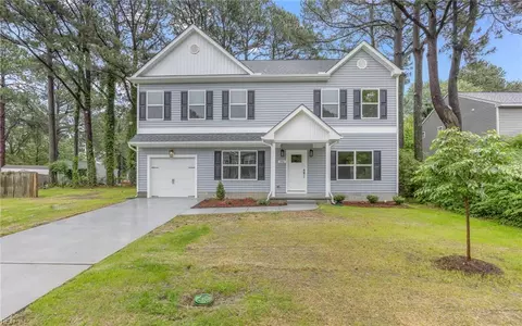 1406 Salton Dr, Chesapeake, VA 23325