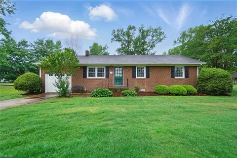 221 Hickory Rd E, Chesapeake, VA 23322