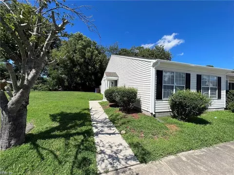 2824 Eric Ct, Chesapeake, VA 23323