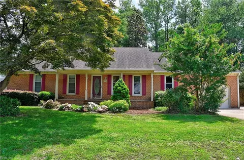 537 Gloria Dr, Chesapeake, VA 23322