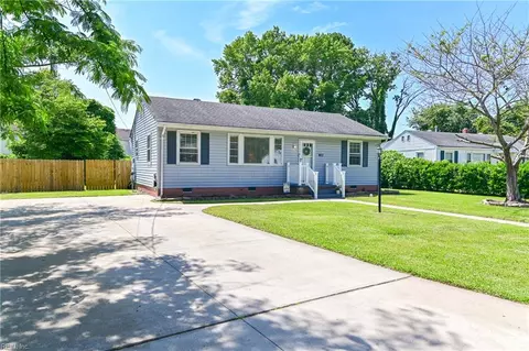 104 Hodges Manor Rd, Portsmouth, VA 23701