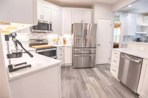 1660 Chestwood Dr, Virginia Beach, VA 23453