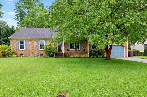 676 Blackthorne Dr, Chesapeake, VA 23322