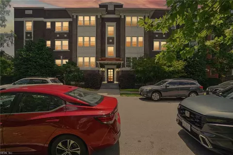 910 Greenway Ct #8, Norfolk, VA 23507