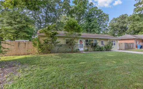 4917 Erskine St, Virginia Beach, VA 23462