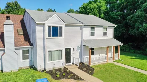 3251 Creekside Dr, Virginia Beach, VA 23453