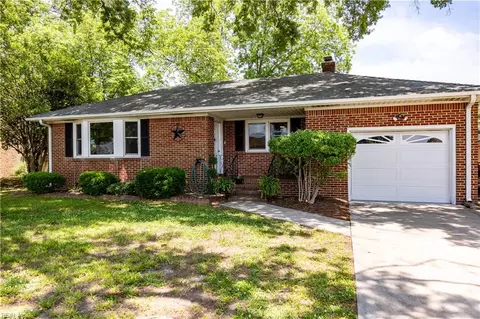 936 E Goodview Dr, Virginia Beach, VA 23464