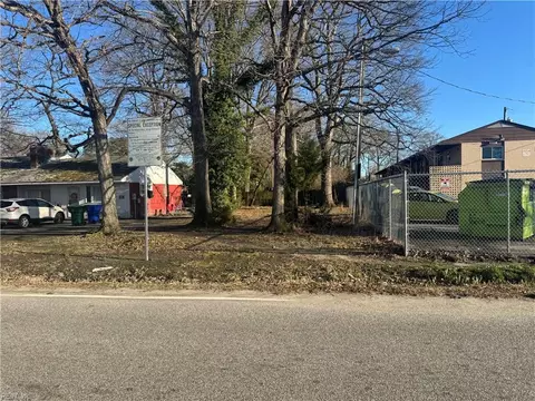 604 74th St, Newport News, VA 23605