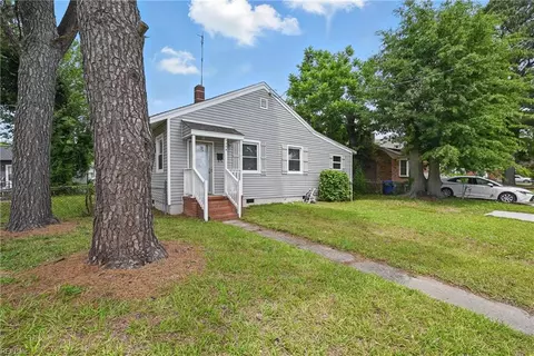 3304 Gwin St, Portsmouth, VA 23704
