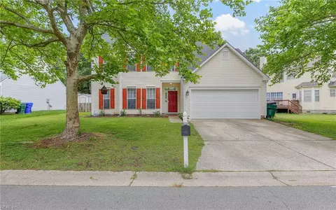 6329 Pelican Cres S, Suffolk, VA 23435