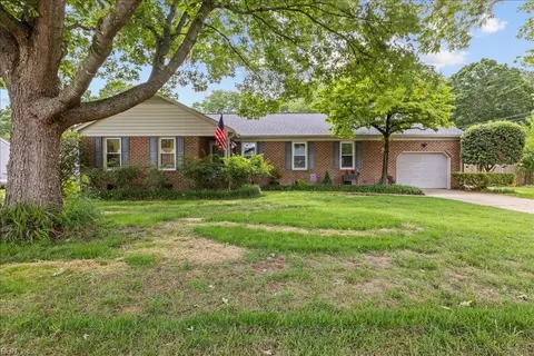 2 Oxford Mews, Poquoson, VA 23662