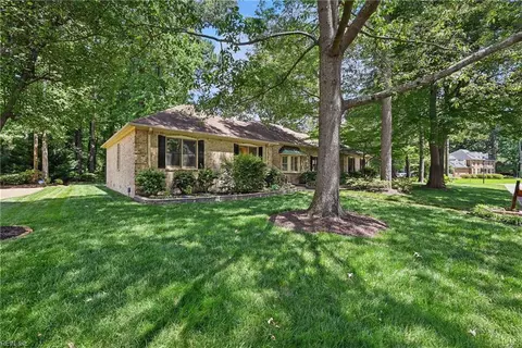 944 Royal Oak Cls Close, Virginia Beach, VA 23452