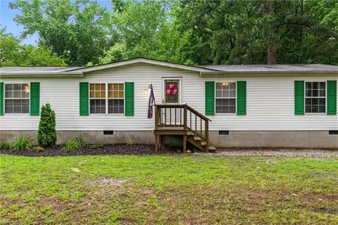 2906 Mill Point Rd, Hayes, VA 23072