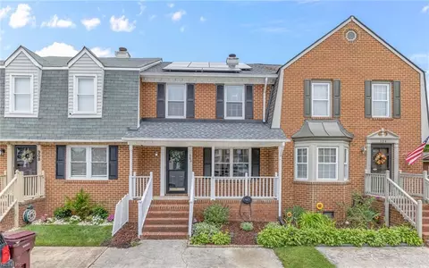 306 San Roman Dr, Chesapeake, VA 23322